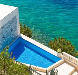 6 Bedroom Waterfront Villa with Pool in Uvala Ljubljeva near Trogir, Sleeps 12-13